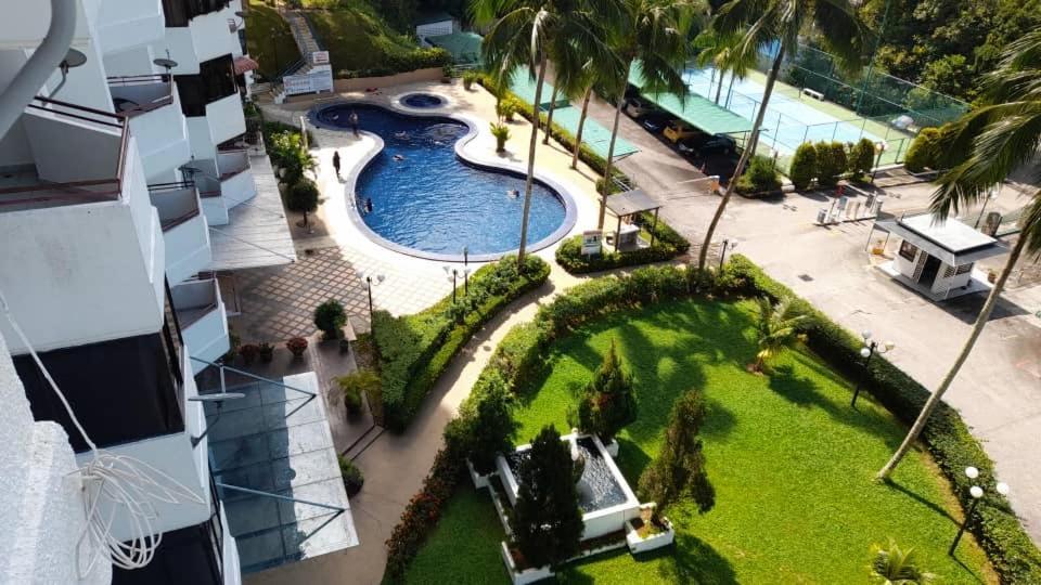 Susie'S Resort Seaview Suites At Sri Sayang Batu Ferringhi Exterior foto
