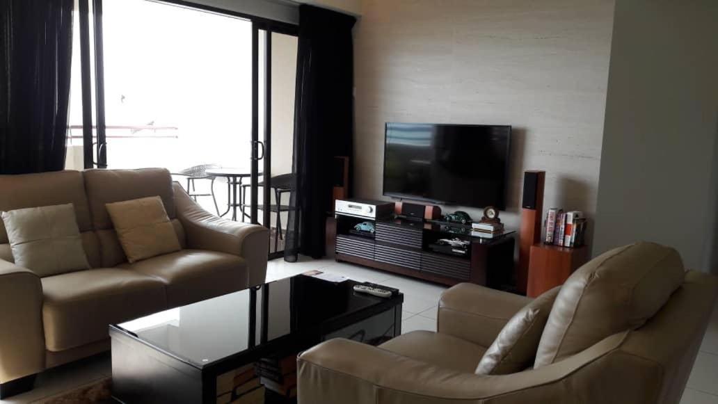Susie'S Resort Seaview Suites At Sri Sayang Batu Ferringhi Exterior foto